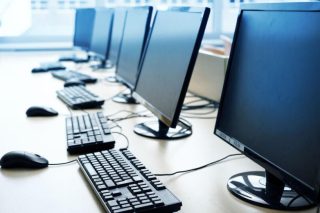Η Ε.Ε. κόβει το 1/4 από την αποπληρωμή στα προγράμματα κατάρτισης